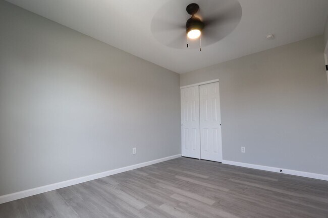 Building Photo - Beautiful 3 Bed 2.5 Bath w/2 Car Oversized Garage