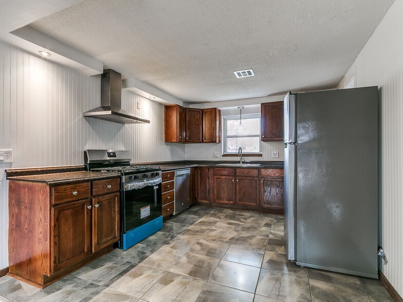 Building Photo - 1548 Bradley Pl