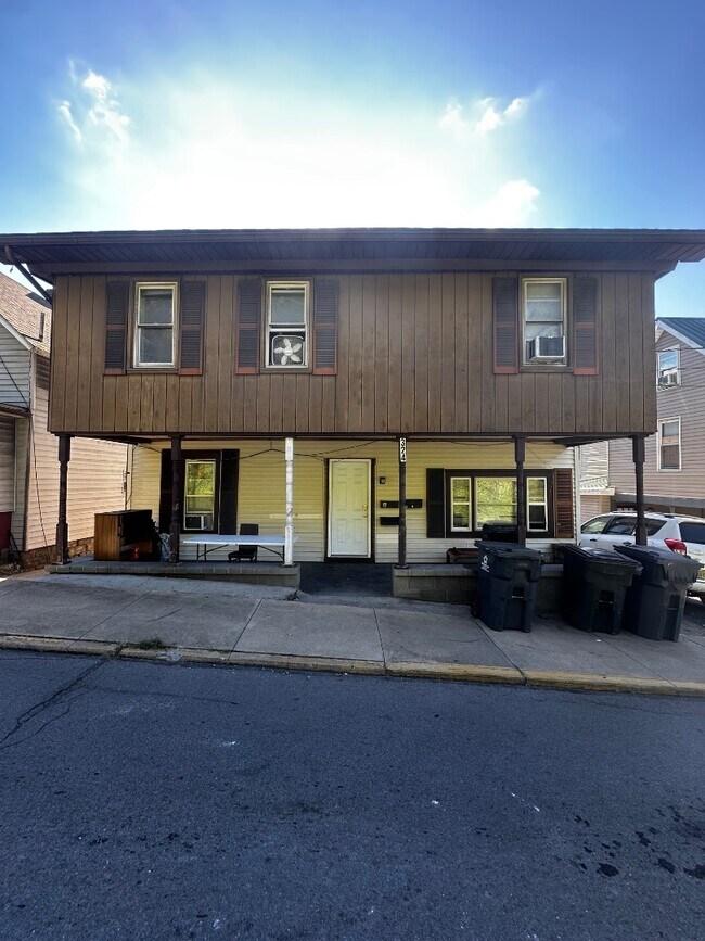 Primary Photo - 324 Stewart St