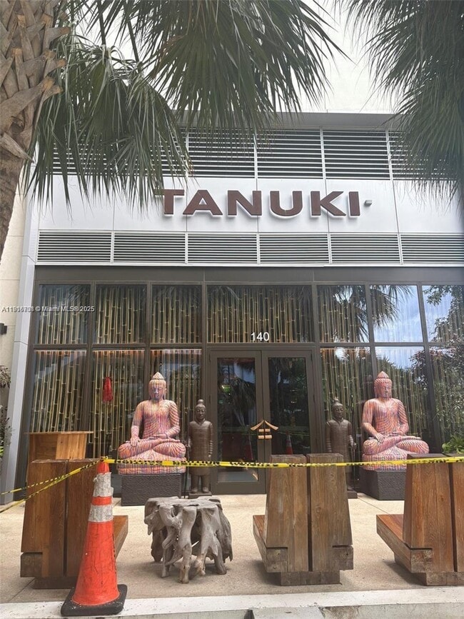 Building Photo - 1700 NW N River Dr