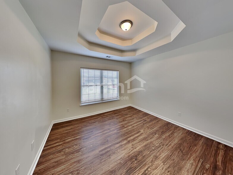 Building Photo - 729 Rolling Downs Dr SW