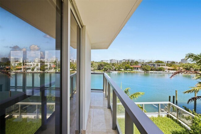 Building Photo - 9261 E Bay Harbor Dr