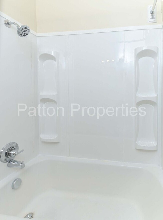 Building Photo - 822-824 Cedar Terrace - Inside CofC - R16404-08-23