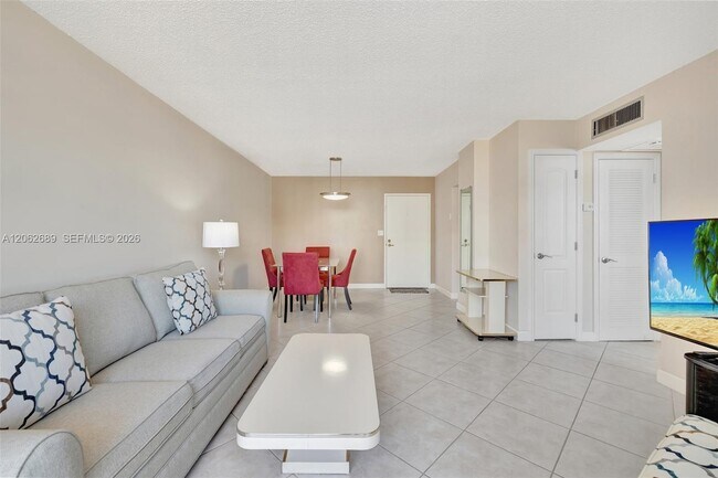 Building Photo - 3113 S Ocean Dr