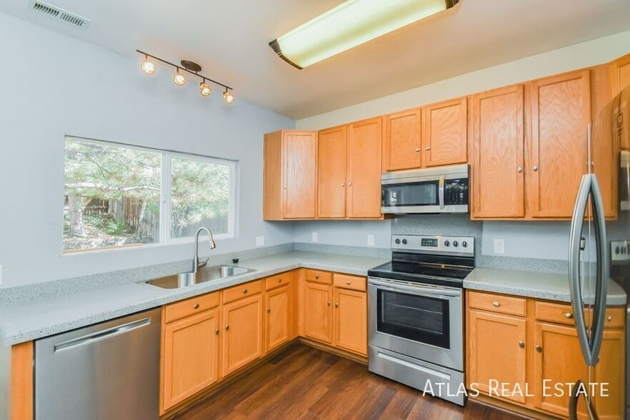 Building Photo - 7056 McEwan St