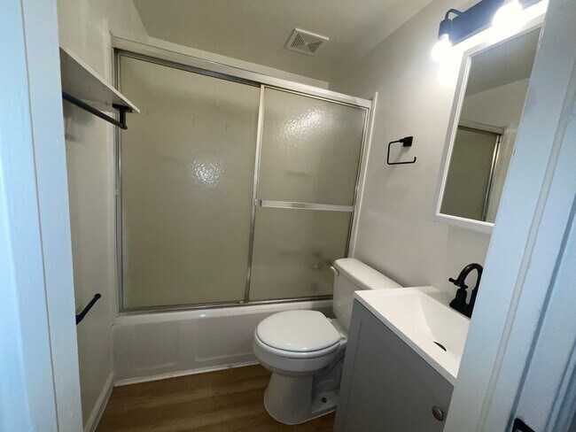 Building Photo - LOWER SOUTH HILL ONE BED NEAR HUCKLEBERRY'...