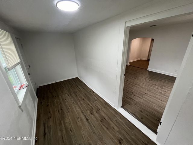 Building Photo - 451 Long Branch Blvd