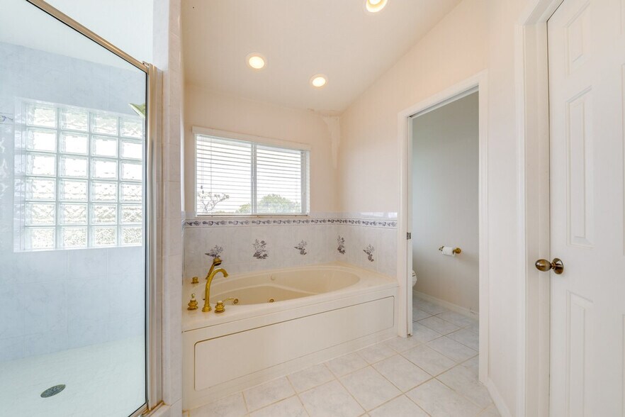 Building Photo - 247 Apache St