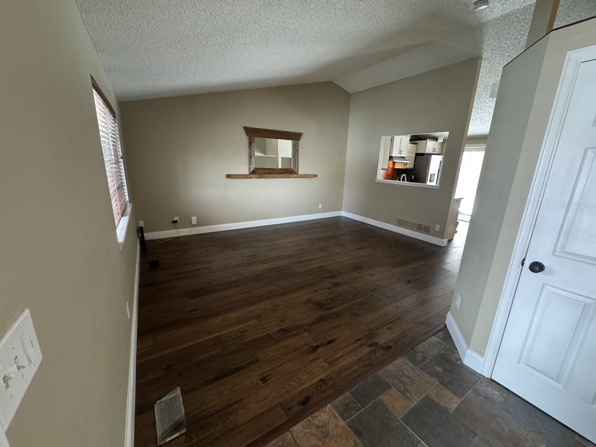 Vaulted Ceiling/Wood Floors - 1311 Walden Ct