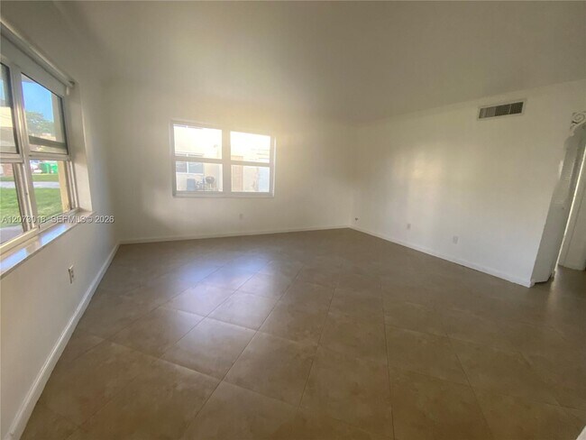 Building Photo - 3670 SW 60th Ave