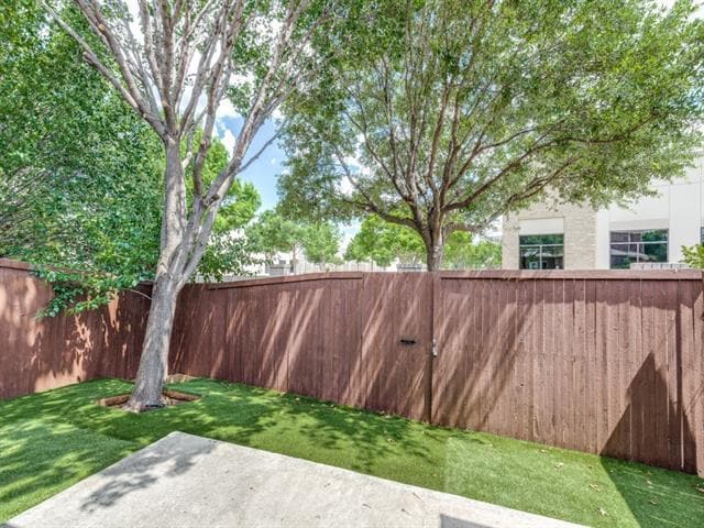 Building Photo - 5948 Lost Valley Dr