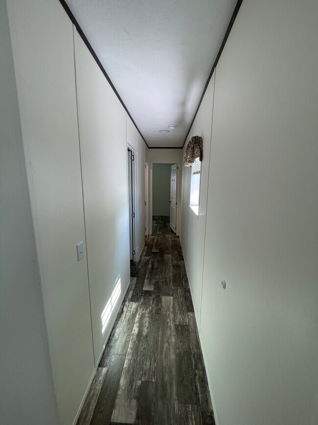 Building Photo - 63 Colonial Dr