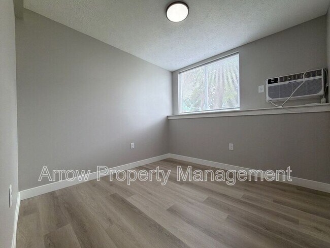 Building Photo - 877 N 26th St