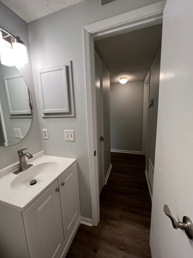 Building Photo - "Charming 2-Bed Townhouse in Shalimar with...