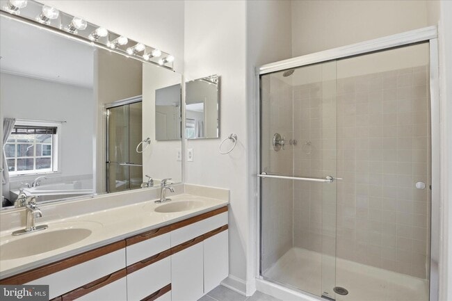 Building Photo - 3946 Valley Ridge Dr