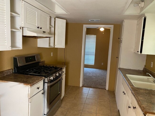 Building Photo - Freshly Renovated 3 Bedroom Home for Lease in North Shreveport