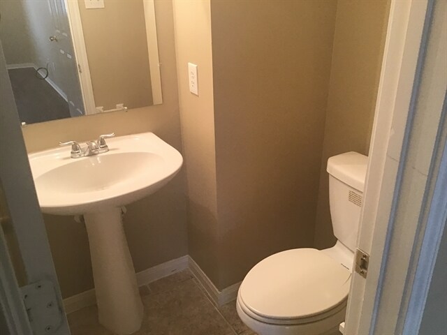 Building Photo - 1043 Leadenhall Cir