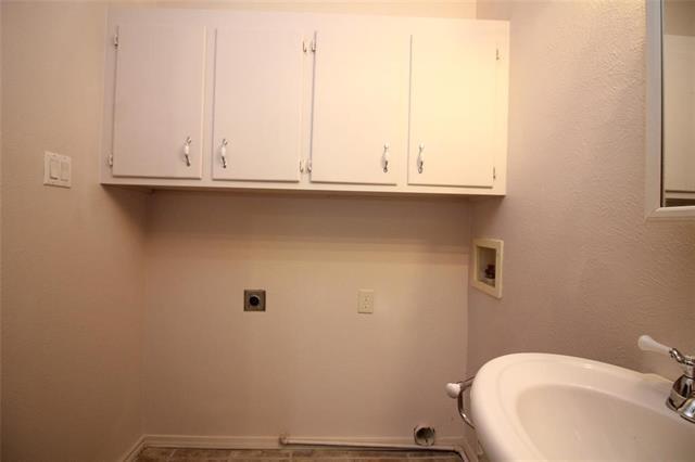 Building Photo - 5828 Locke Ave