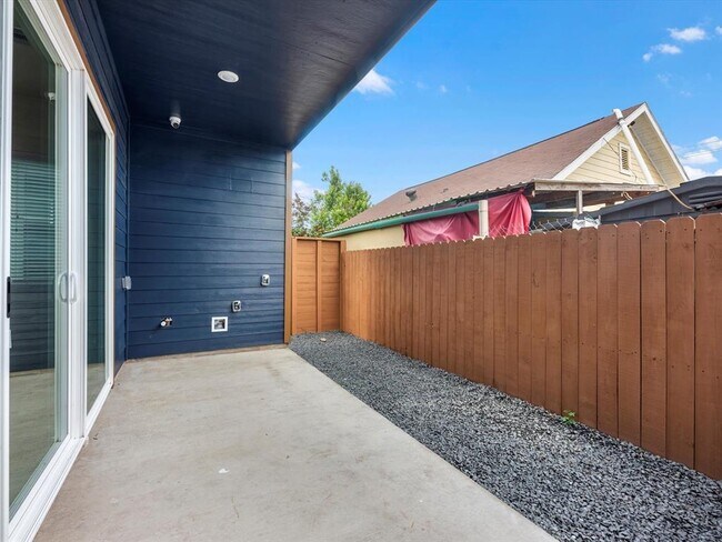 Building Photo - 603 N Milby St