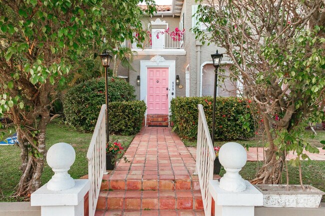 Building Photo - 519 28th St