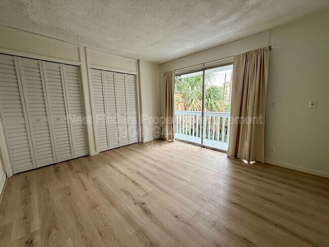 Building Photo - 222 7th St