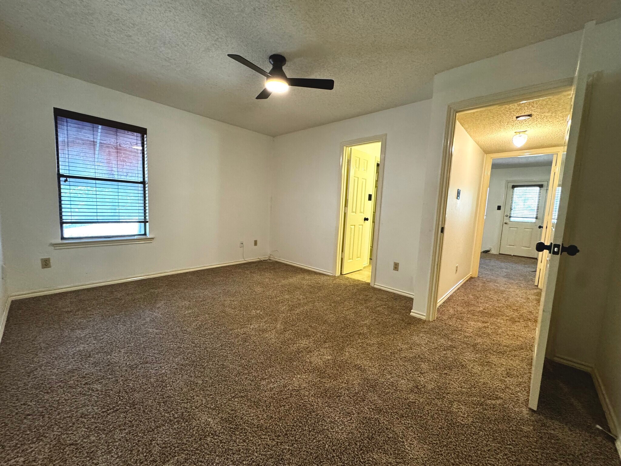 Building Photo - 2058 Owasso St