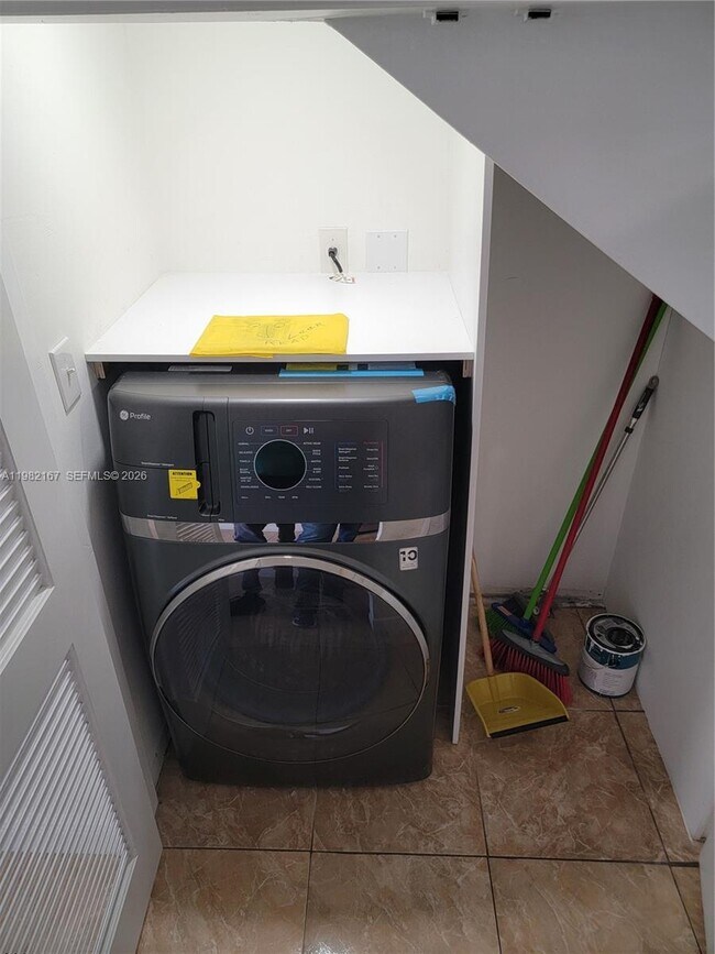 Building Photo - 3011 W 76th St