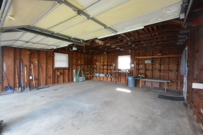 Building Photo - 116 E Cochran St