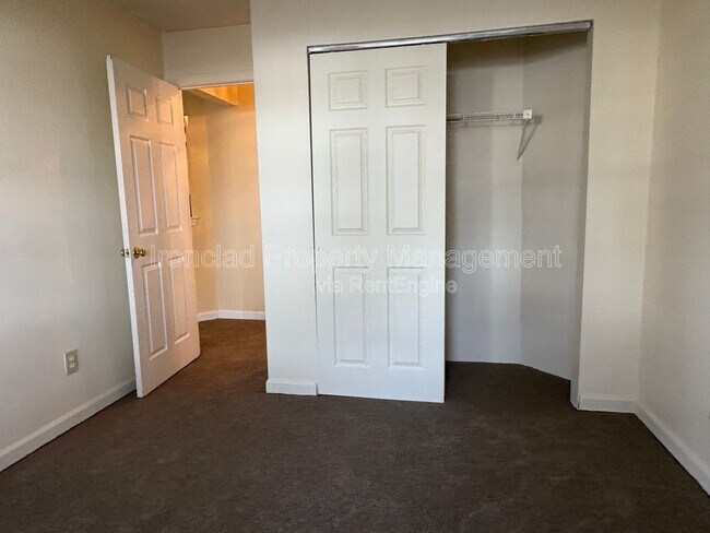 Building Photo - 15 Forest Glen Cir