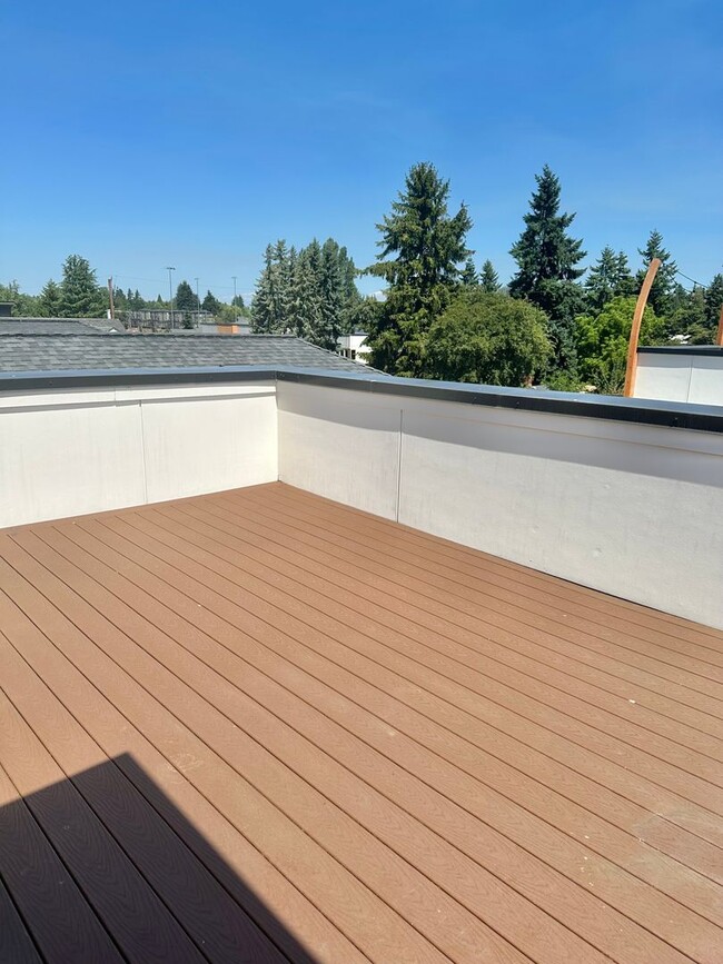 Building Photo - Just listed! Modern 2-bed, 2-bath Townhome...