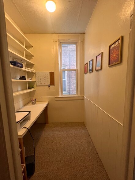 Den space, can be used as office - 627 S Negley Ave