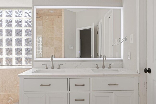 Building Photo - 11109 Claro Vista Cove
