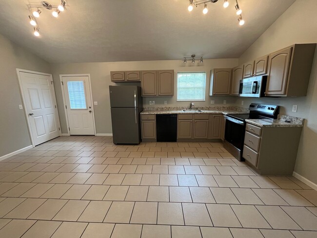 Building Photo - 1430 Avery Ln