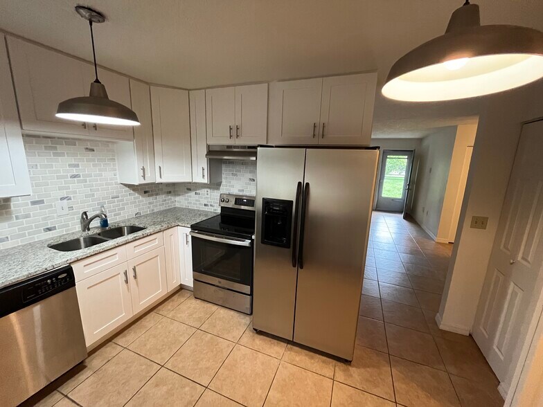 Building Photo - 2784 Curry Ford Rd