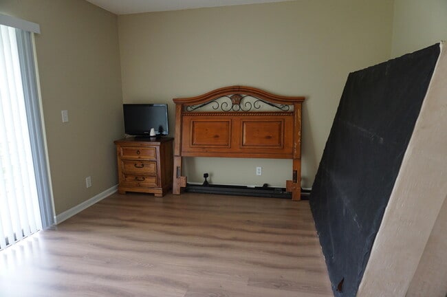 Building Photo - 293 Windsor M