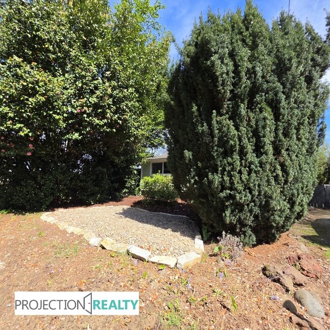 Building Photo - 4838 NE 99th Ave