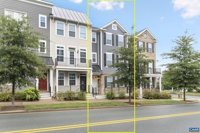 Building Photo - 4 Bedroom 3.5 Bathroom Townhouse with 2 Car Garage - Brownsville Elementary School District