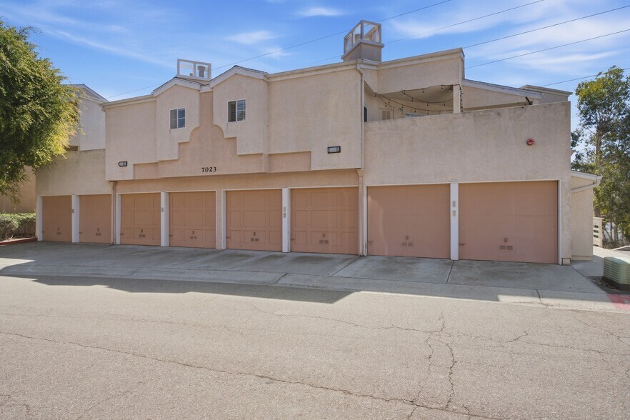 Building Photo - 7023 Camino Degrazia
