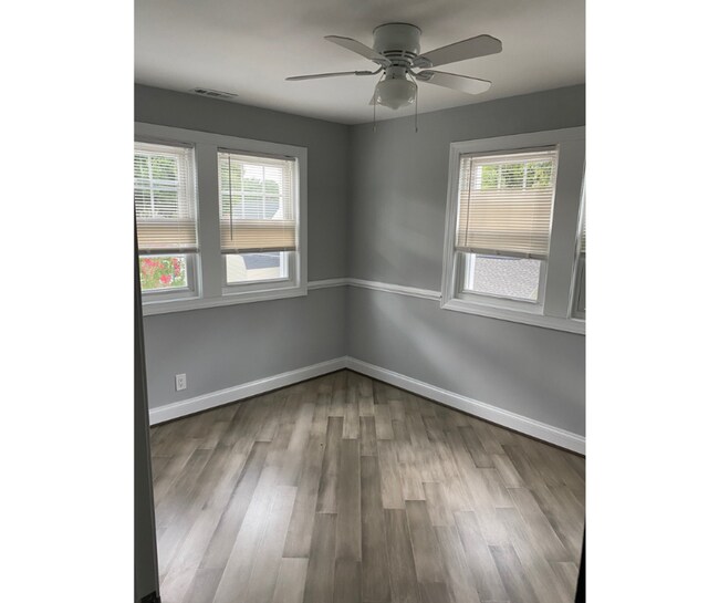 Building Photo - 4319 Kenwood Ave