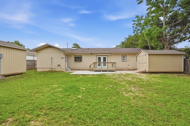 Building Photo - 3BR w/ IDEAL location near Hurlburt Field!!