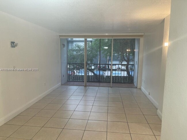 Building Photo - 8810 Fontainebleau Blvd