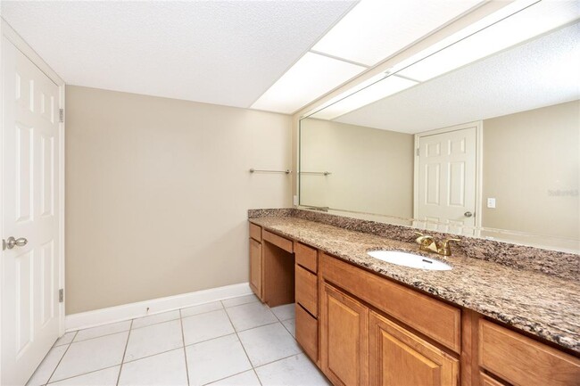 Building Photo - 736 Island Way