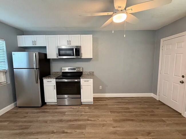 Building Photo - 401 S Mars Ave