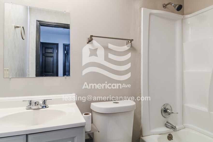 Building Photo - 2520 Stonehenge Dr