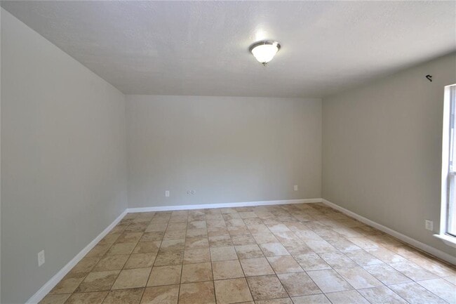 Building Photo - 15927 Tumbling Rapids Dr