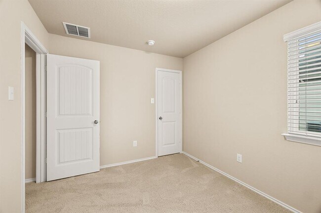 Building Photo - 1509 Birmingham Dr