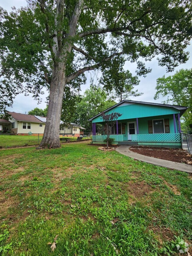 Building Photo - West Asheville Bungalow