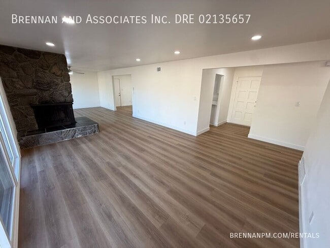 Building Photo - 35 Flower St