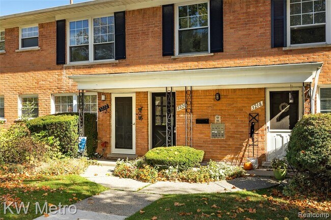 Building Photo - 3220 Shenandoah Dr