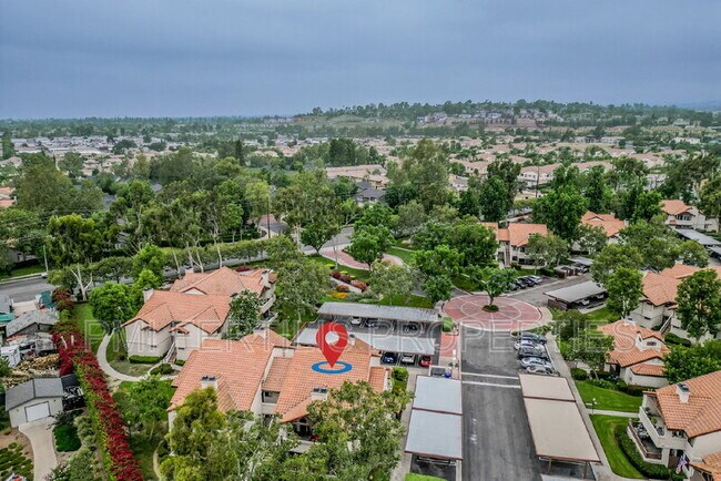 Building Photo - 8331 Vineyard Ave